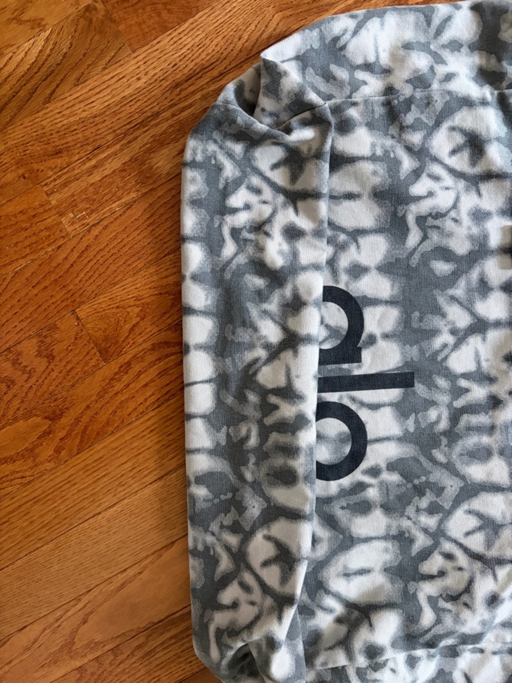 ALO Yoga Gray Tie-Dye Canvas Tote - Picture 3 of 7